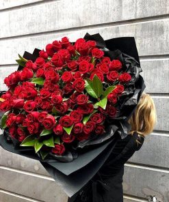 99 red roses bouquet